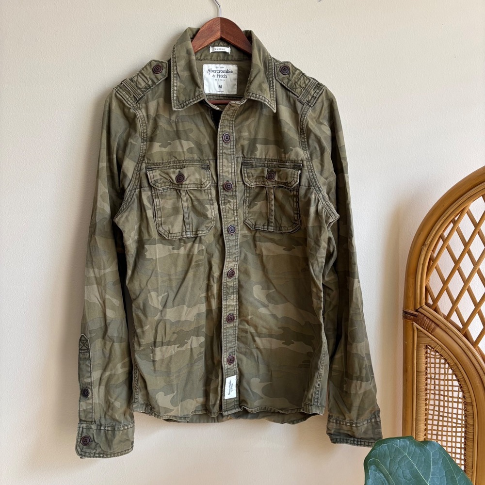 Vtg Y2K Mall Core Style Abercrombie & Fitch Military Camoflauge Muscle Button Up